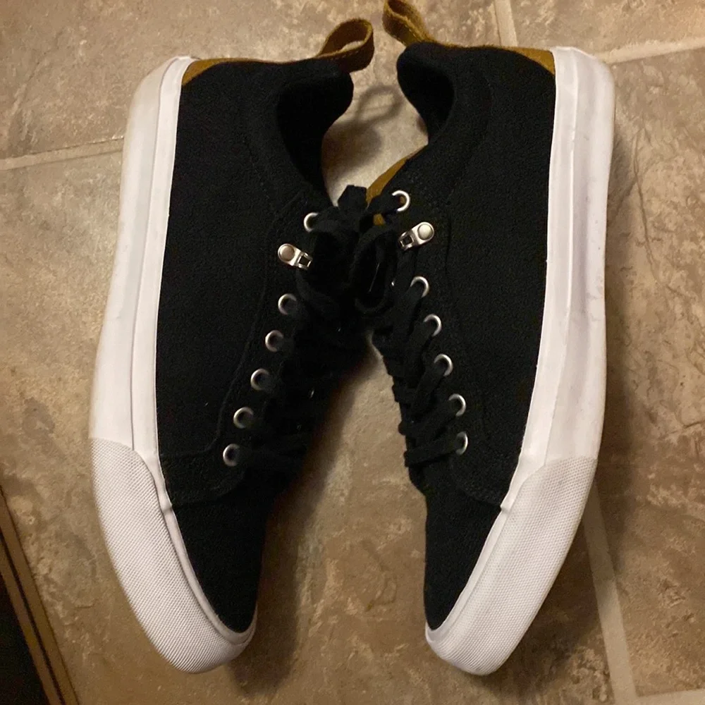 Converse - Picture 5 of 9